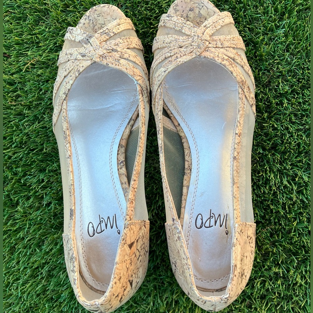 Impo cork and mesh peep-toe wedge heels, natural beige, size 7.5 - Picture 8 of 10